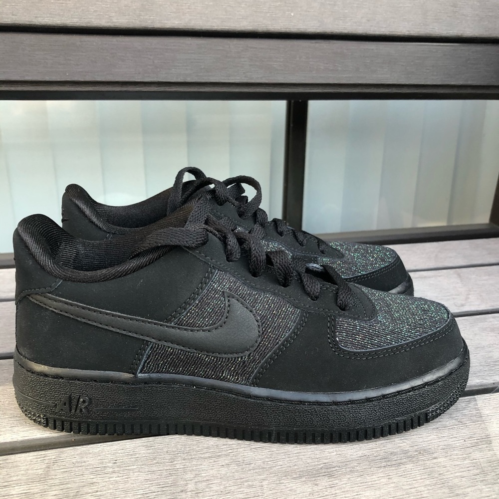 New NIKE size 4Y Air Force 1 LV8 Gs Black Shoes